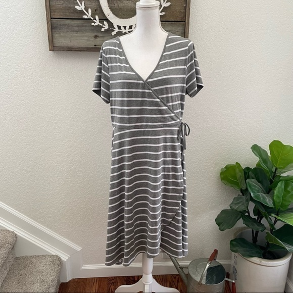 Torrid gray stripe stretch knit faux wrap dress size 1